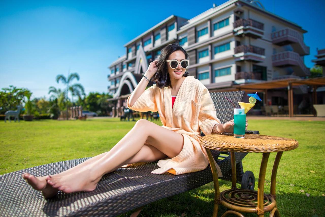 Phanomrungpuri Hotel Buriram Nang Rong Екстер'єр фото